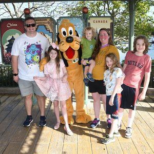 Meet your Posher, Caitlin